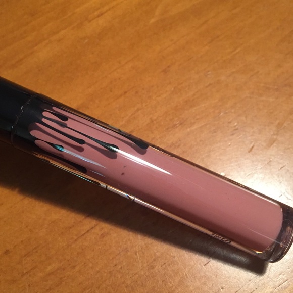 Kylie Matte Liquid Lipstick 👄 - Picture 6 of 10